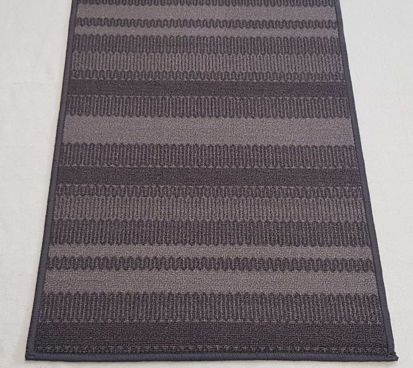 DM30 Ozzie Hall Runner Grey