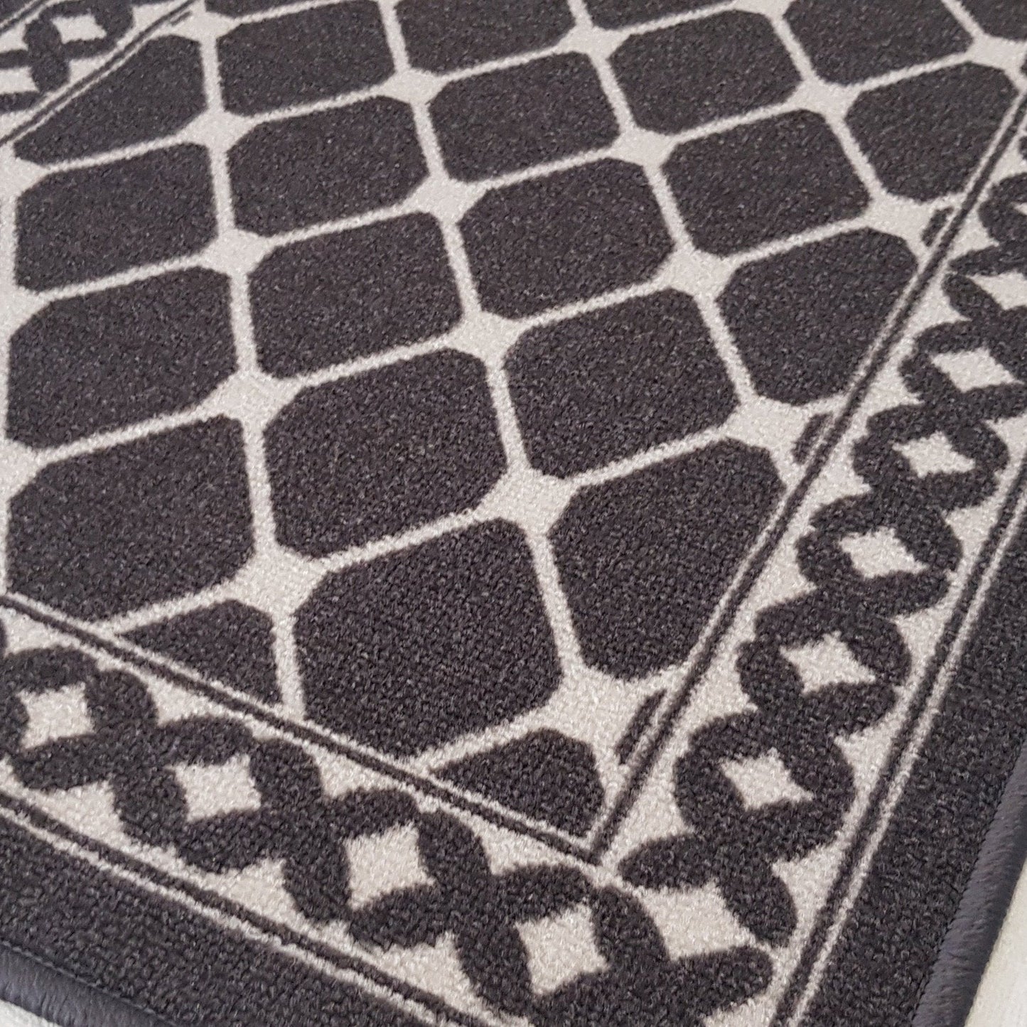 DM40 Ozzie Hall Runner Grey