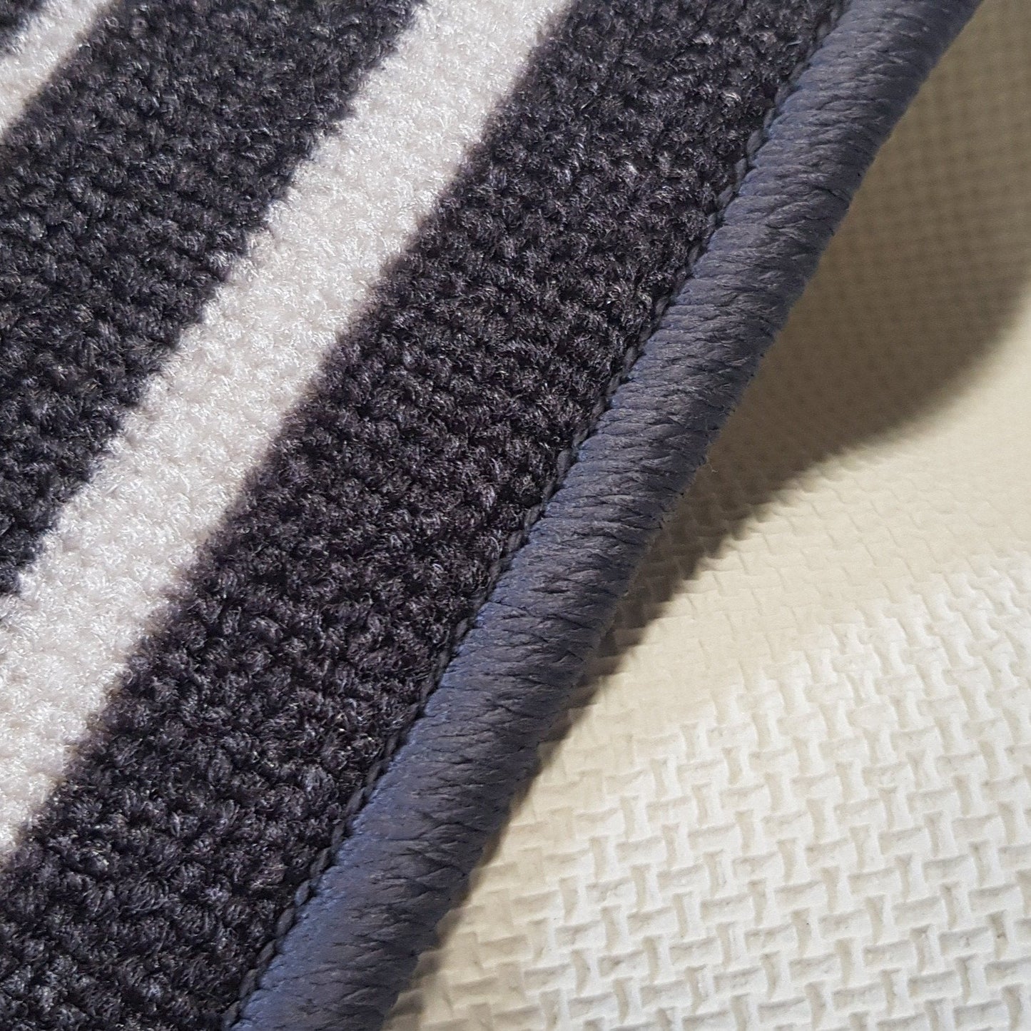 DM50 Ozzie Hall Runner Grey