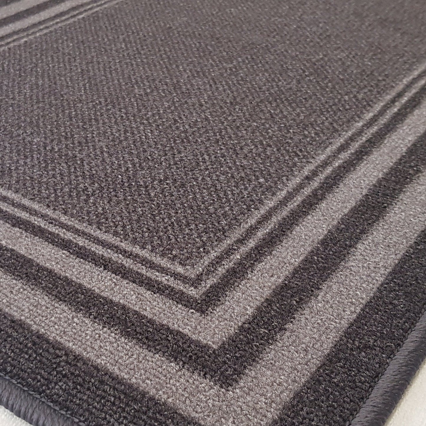 DM60 Ozzie Hall Runner Grey