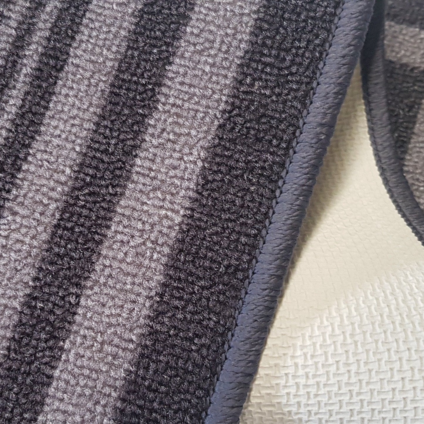 DM60 Ozzie Hall Runner Grey