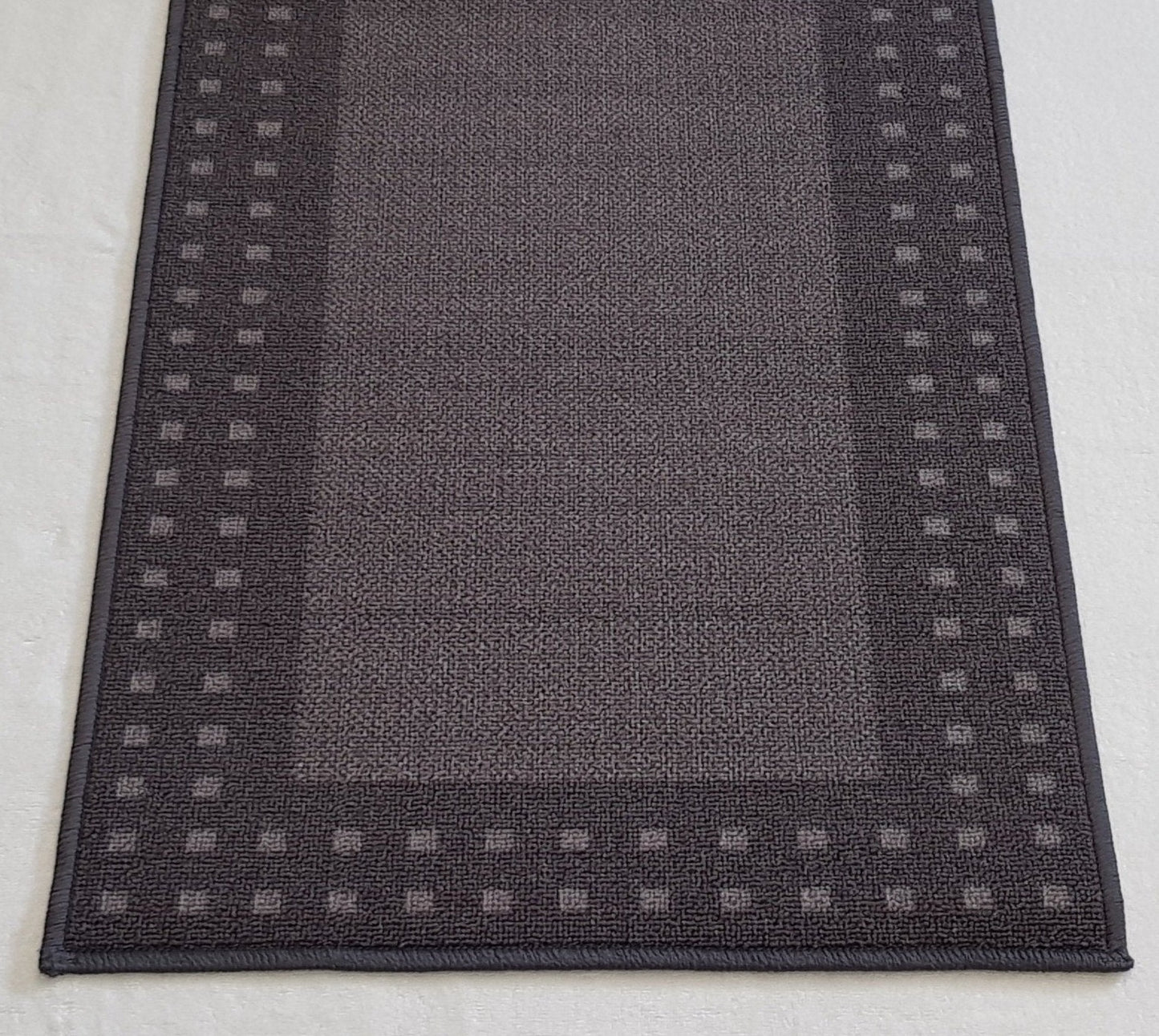 DM70 Ozzie Hall Runner Grey